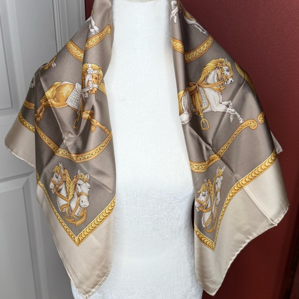 Burberrys Silk  Horse Print Scarf new with tags - Picture 4 of 7